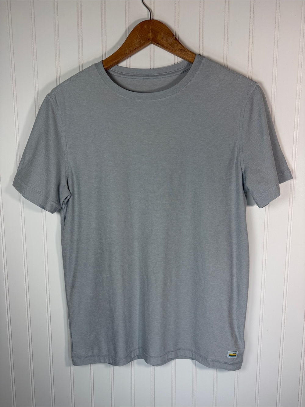 Vuori Heather Grey Strato Tech Tee Short Sleeve PerformanceCrew Shirt V126 Small